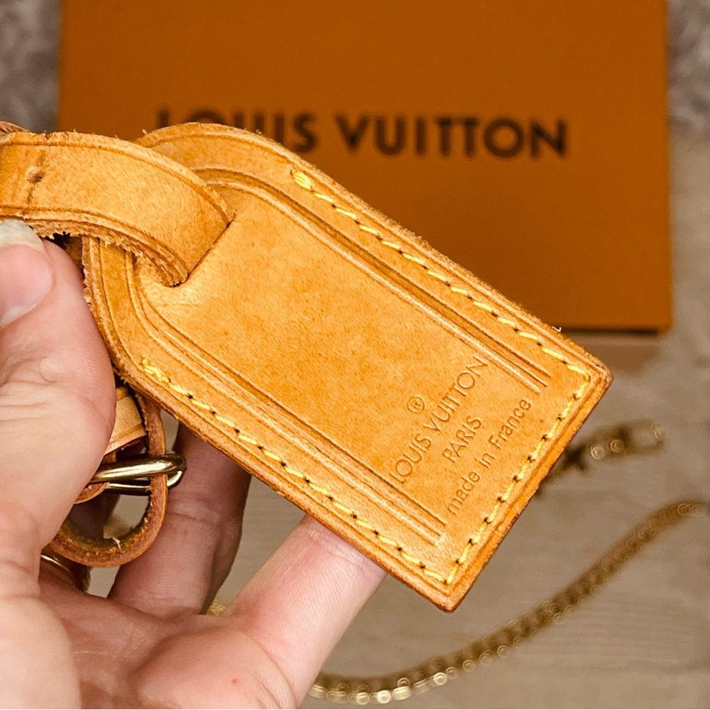 LOUIS VUITTON Poignet and Luggage Tag Set in Vachetta Leather - Picture 3 of 8